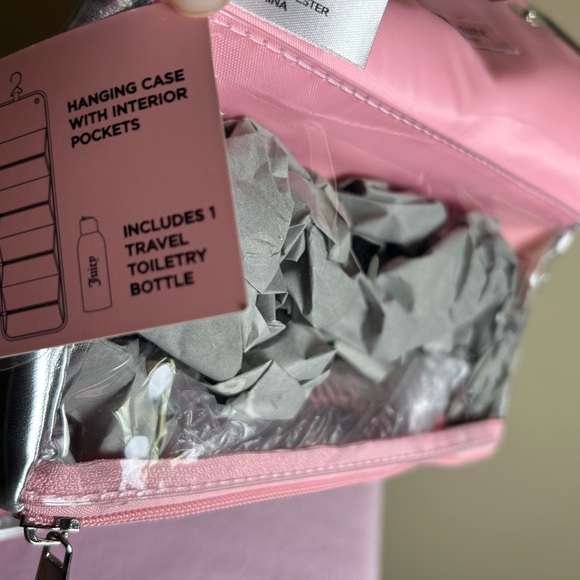 New with tags- Travel Makeup Bag - Picture 3 of 5